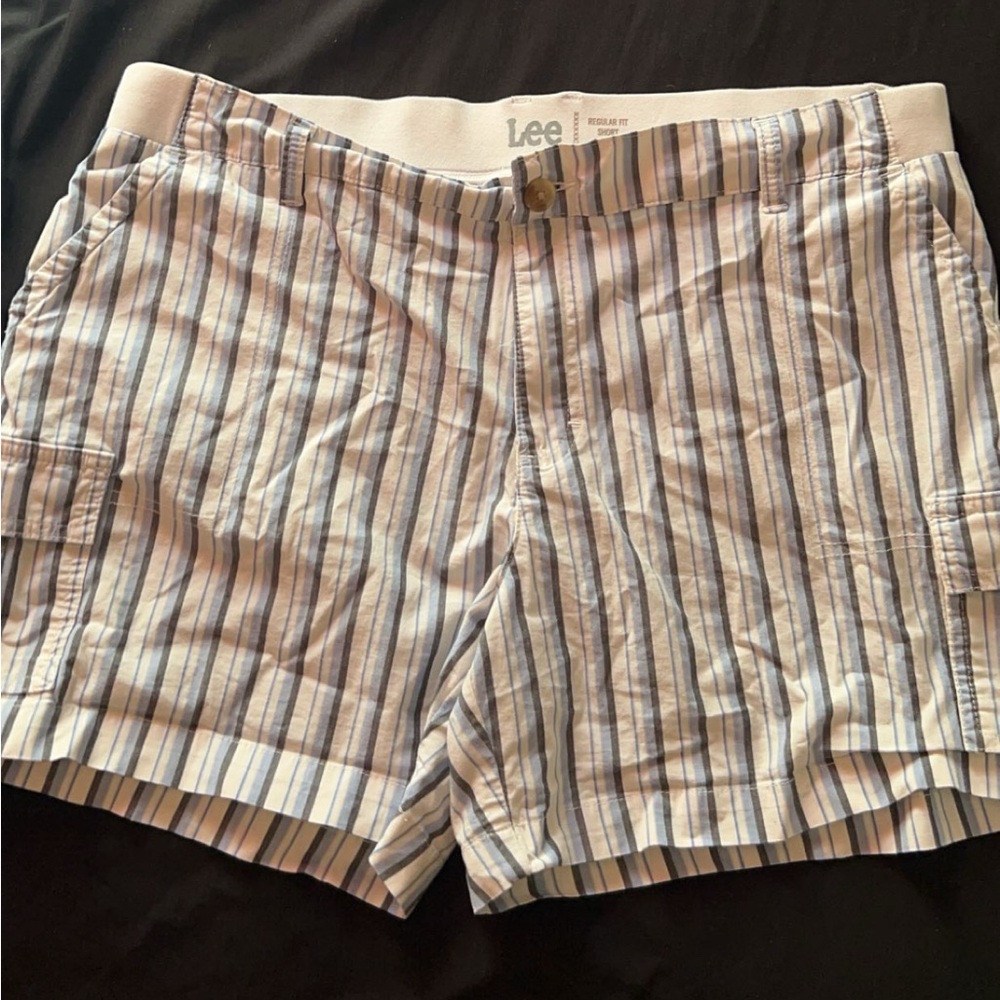 They don’t fit me, worn twice there Lee shorts giving beachy vibes lowkey
